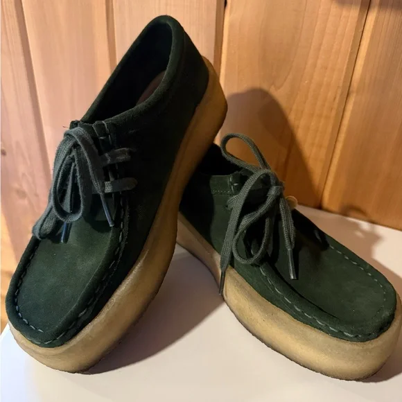 Clark’s Wallabee Cup Dark Green Leather Shoes - Picture 2 of 3